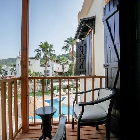 Hotel Mira Suites 3*